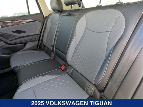 New 2025 Volkswagen Tiguan SE AWD/4WD image 18