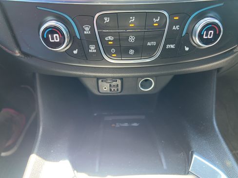 Used 2023 Chevrolet Traverse RS w/ LPO, Floor Liner Package AWD/4WD image 15