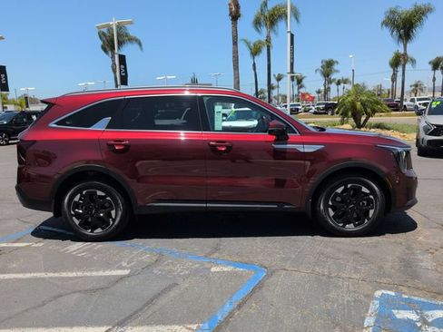Certified 2025 Kia Sorento S w/ Panoramic Sunroof Package FWD image 6