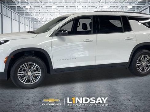Used 2025 Chevrolet Traverse LT AWD/4WD image 6