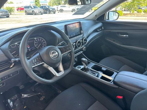 Used 2025 Nissan Sentra SV FWD image 10