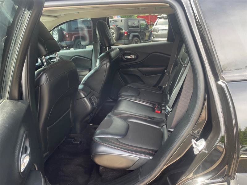 Used 2017 Jeep Cherokee Trailhawk w/ Comfort & Convenience Group AWD/4WD image 12