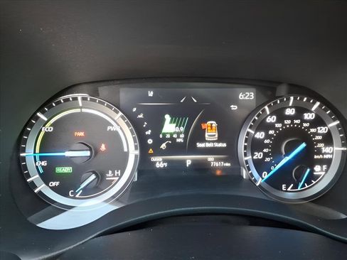 Used 2021 Toyota Highlander XLE image 12