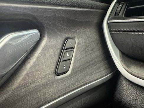 New 2025 Jeep Grand Cherokee Limited w/ Black Appearance Package image 13