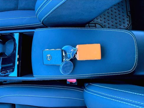 Used 2023 Volvo XC40 Recharge Ultimate image 14