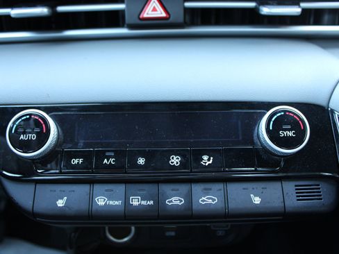 Used 2021 Hyundai Elantra SEL w/ Convenience + Premium Package image 25