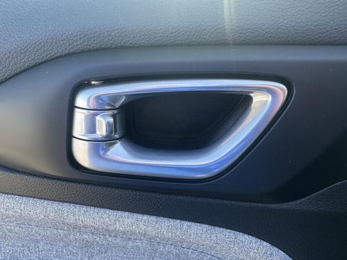 Used 2025 Jeep Compass Latitude image 15