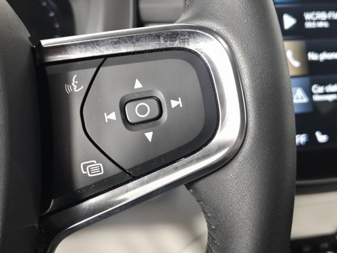 Used 2019 Volvo XC40 T5 Momentum image 27