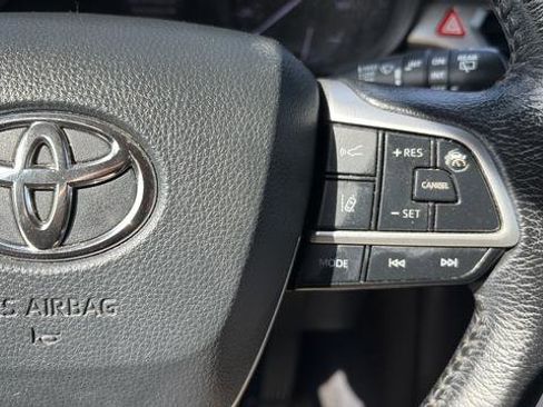 Used 2021 Toyota Sienna XLE image 31