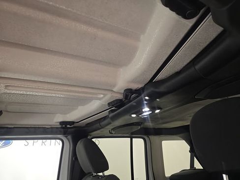 Used 2019 Jeep Wrangler Unlimited Sahara AWD/4WD image 20