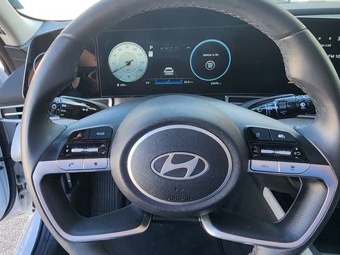 Used 2024 Hyundai Elantra Limited FWD image 9