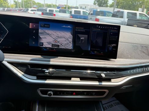 Used 2023 BMW X7 xDrive40i w/ Executive Package AWD/4WD image 16