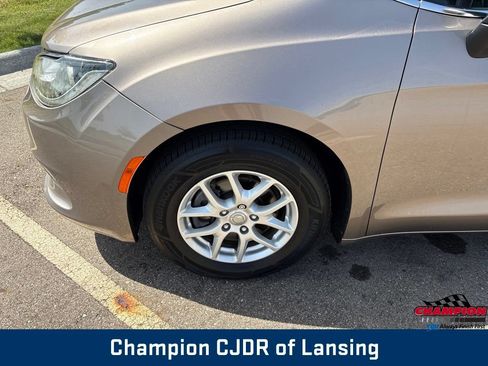 Used 2018 Chrysler Pacifica LX FWD image 31
