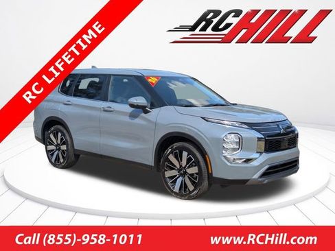 New 2026 Mitsubishi Outlander SE image 1