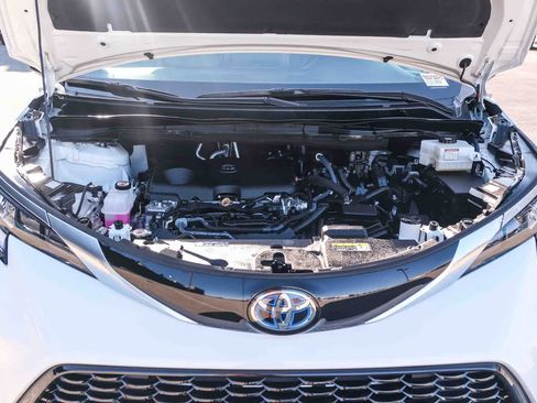 Certified 2024 Toyota Sienna XSE w/ XSE Premium Package FWD image 30