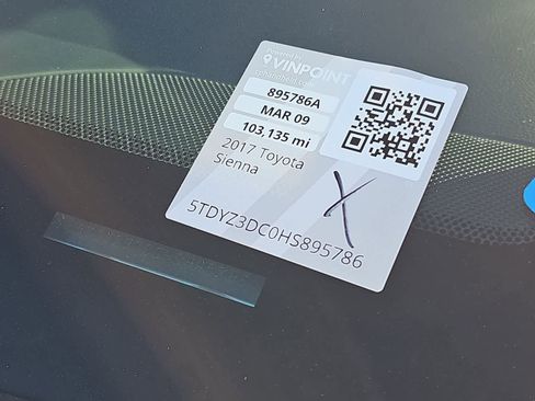 Used 2017 Toyota Sienna XLE Premium image 25