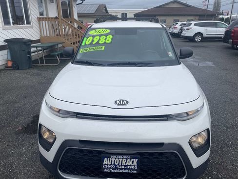 Used 2020 Kia Soul LX image 2
