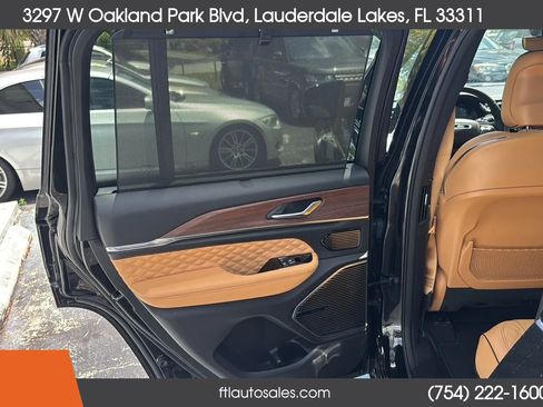 Used 2022 Jeep Grand Cherokee Summit w/ Luxury Tech Group V AWD/4WD image 31