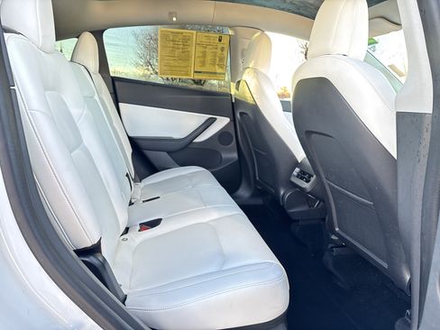 Used 2021 Tesla Model Y Long Range image 21