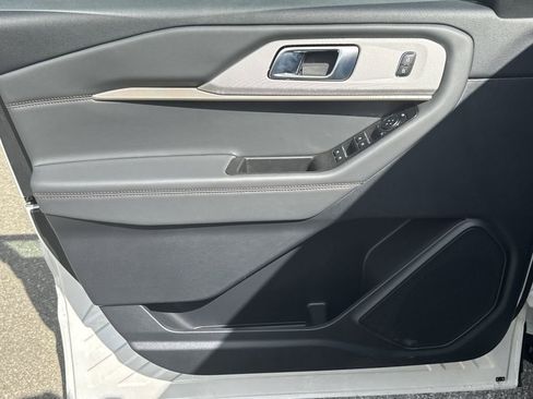 New 2026 Ford Explorer Active w/ Active Comfort Package image 10