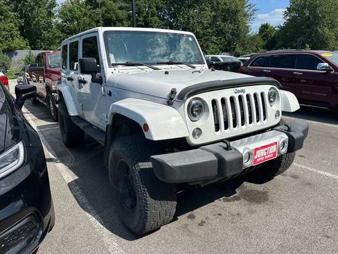 Used 2015 Jeep Wrangler Unlimited Sahara AWD/4WD image 4