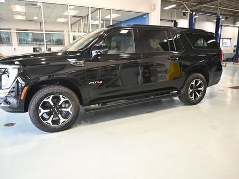 New 2026 GMC Yukon XL AT4 w/ AT4 Premium Plus Package AWD/4WD image 9