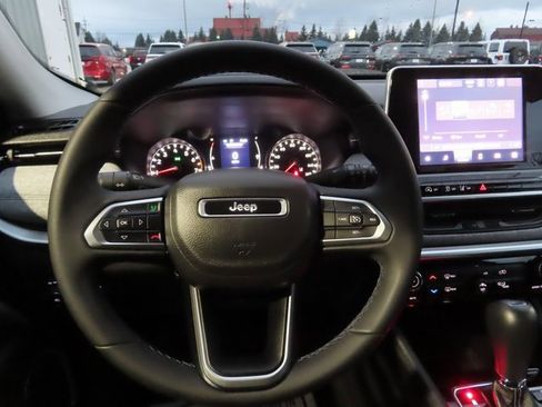 Used 2022 Jeep Compass Latitude image 31