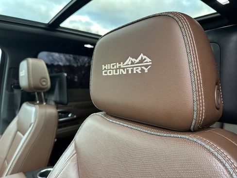 Used 2021 Chevrolet Suburban High Country image 14