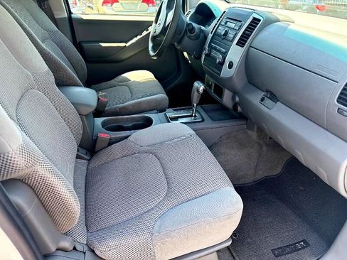 Used 2009 Nissan Frontier SE w/ SE Value Truck Pkg image 6