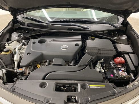 Used 2015 Nissan Altima 2.5 SV w/ Convenience Package image 13