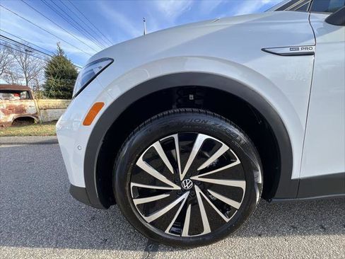 New 2025 Volkswagen ID.4 Pro AWD/4WD image 10
