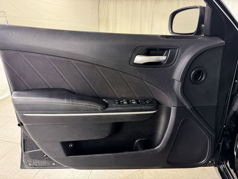 Used 2019 Dodge Charger SXT image 15