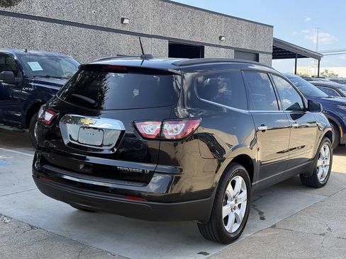 Used 2016 Chevrolet Traverse LT w/ Style and Technology Package FWD image 5