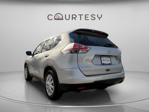 Used 2015 Nissan Rogue S w/ S Family Package image 3