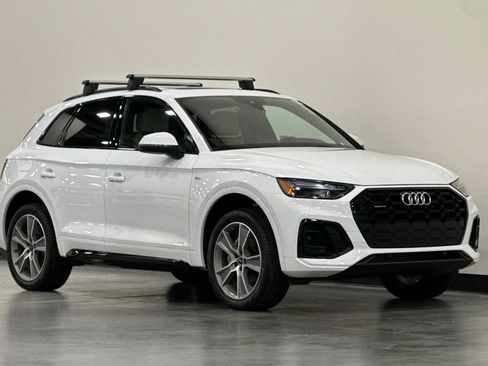 Used 2025 Audi Q5 2.0T Premium w/ Convenience Plus Package AWD/4WD image 2