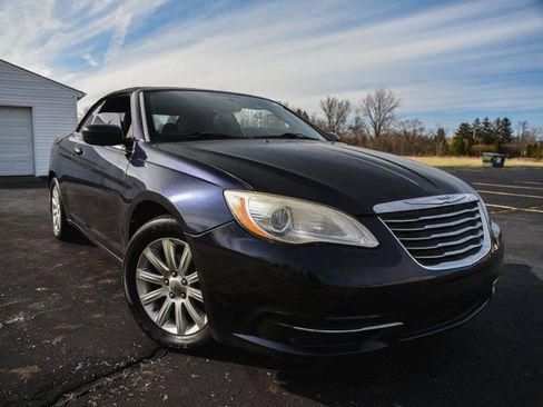 Used 2012 Chrysler 200 Touring FWD image 22