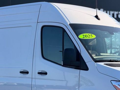 Used 2025 Mercedes-Benz Sprinter 2500 image 3