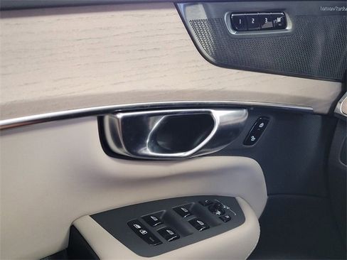 New 2026 Volvo XC90 B6 Plus w/ Protection Package Premier image 21