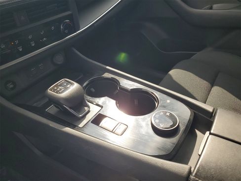 Used 2024 Nissan Rogue S image 19