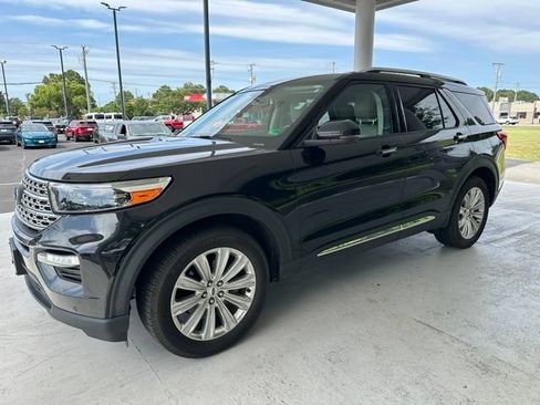 Used 2021 Ford Explorer Limited w/ Equipment Group 301A AWD/4WD image 7