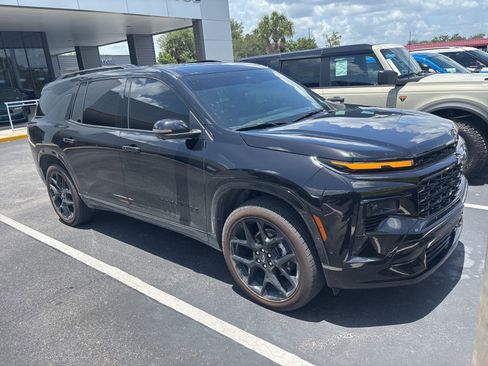Used 2026 Chevrolet Traverse RS w/ LPO, Floor Liner Package FWD image 1