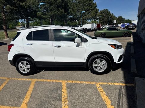 Used 2018 Chevrolet Trax LT w/ LT Convenience Package AWD/4WD image 3