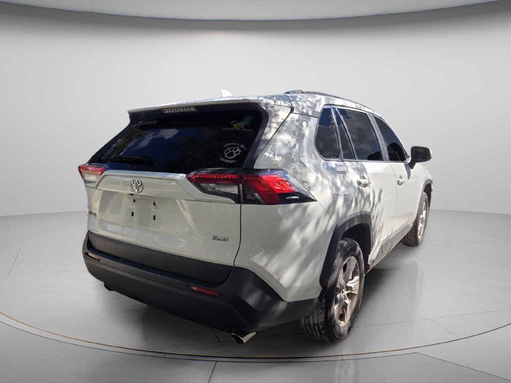 Used 2019 Toyota RAV4 XLE w/ Convenience Package FWD image 7