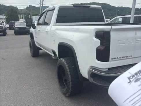 Used 2022 Chevrolet Silverado 2500 LT w/ Convenience Package AWD/4WD image 14