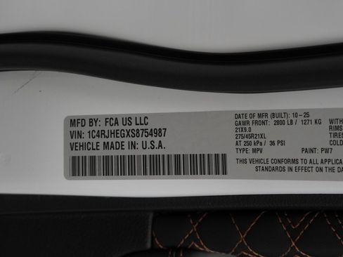 New 2025 Jeep Grand Cherokee Summit w/ Obsidian Package image 40