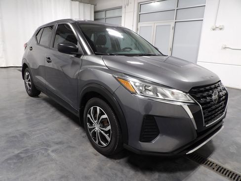 Used 2021 Nissan Kicks S image 2
