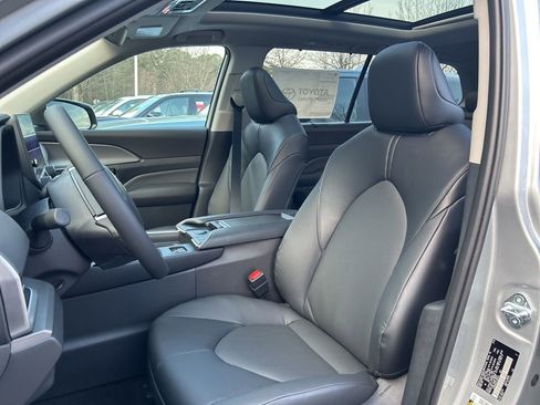 New 2026 Toyota Grand Highlander XLE image 4