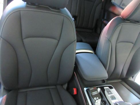 Used 2025 Audi Q7 3.0T Premium Plus w/ Premium Plus Package AWD/4WD image 37