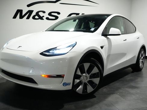 Used 2021 Tesla Model Y Long Range image 2