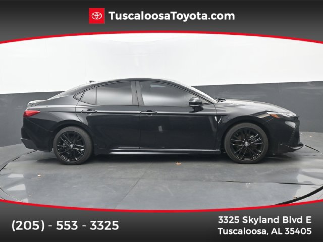 Used 2025 Toyota Camry SE FWD image 1